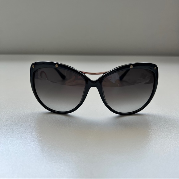 FERRAGAMO Ladies Black and Gold Sunglasses 🕶 - Picture 2 of 7